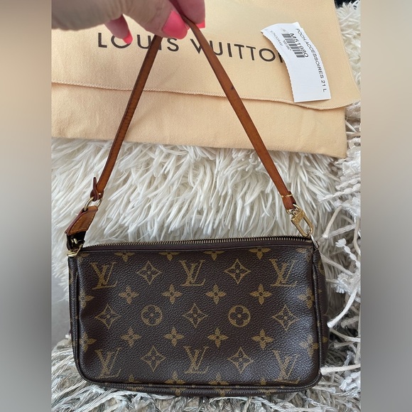 LOUIS VUITTON MONOGRAM POCHETTE ACCESSOIRES W/DUST BAG🎬💯AUTHENTIC - Picture 4 of 11